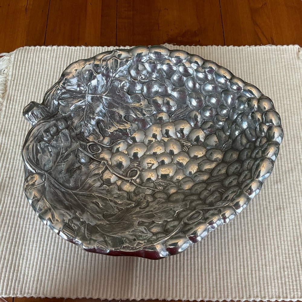 Vintage Wilton Co Pewter Silver Grape Bowl